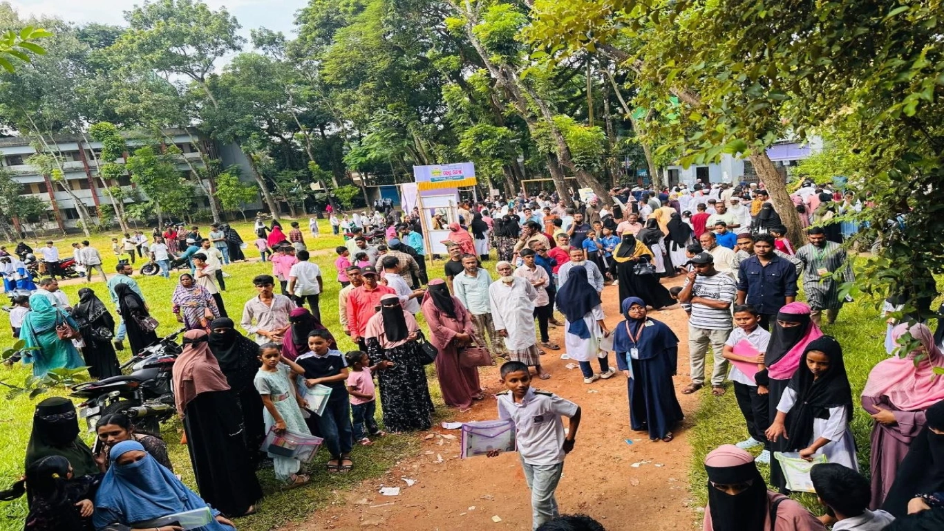 মেধাবৃত্তি পরিক্ষা-২০২৫ শিক্ষার্থী ও অবিভাবকদের উপস্থিতি
